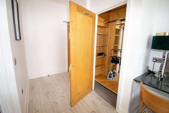 Room 26 of 283