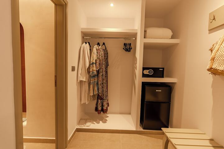 Room 53 of 95