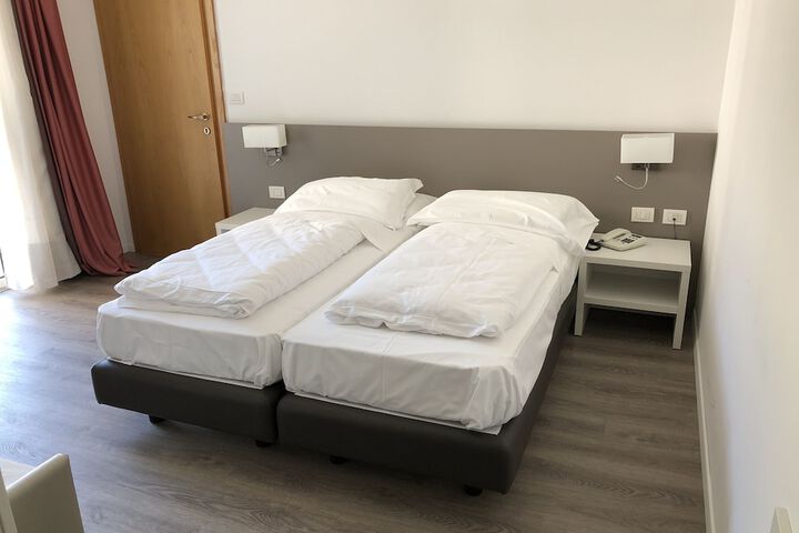 Room 7 of 50