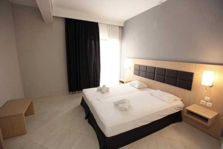 Room 27 of 48