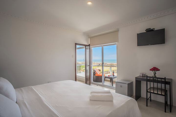 Room 6 of 30