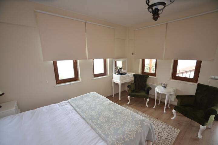 Room 11 of 40