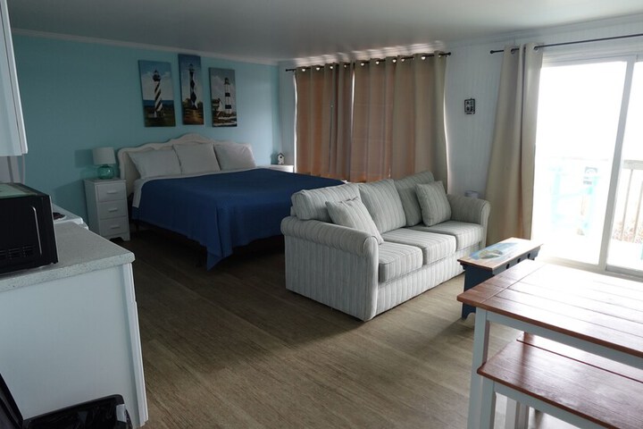 Room 28 of 282