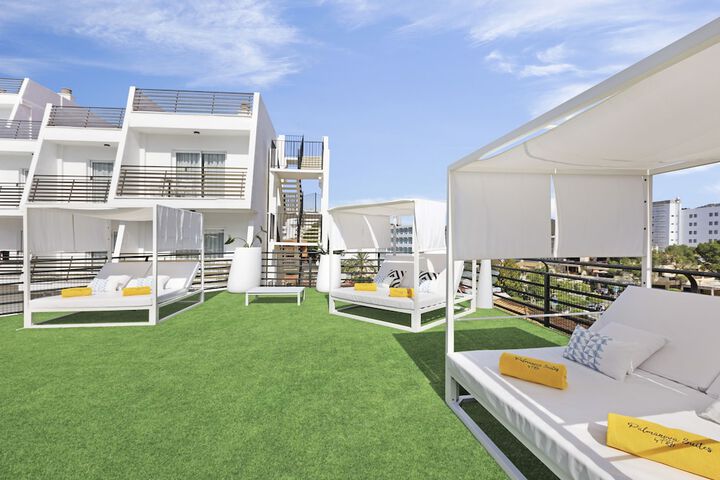 Hotel Pool