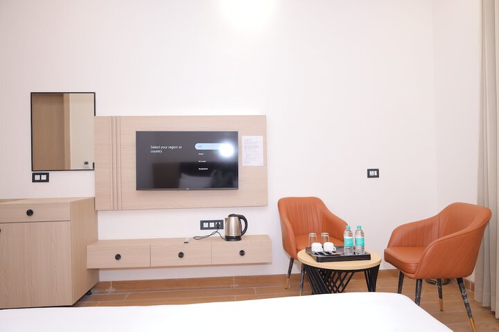 Room 8 of 38
