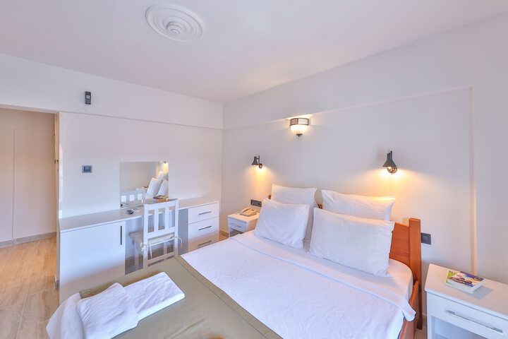 Room 7 of 33