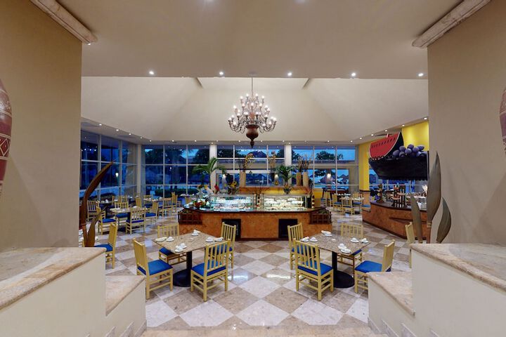 Dining 128 of 153