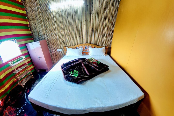Room 4 of 14
