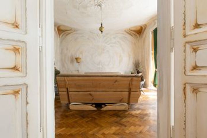Room 10 of 27