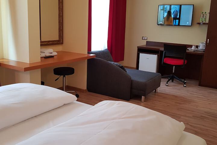 Room 27 of 79