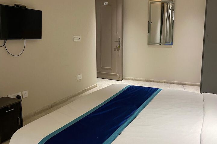 Room 5 of 7