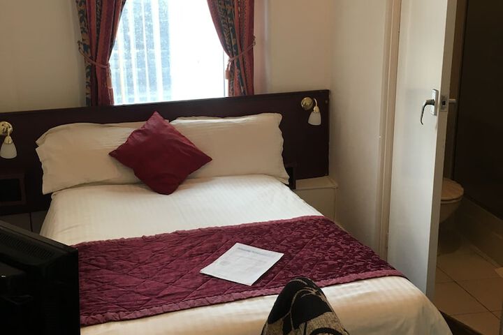 Room 28 of 65
