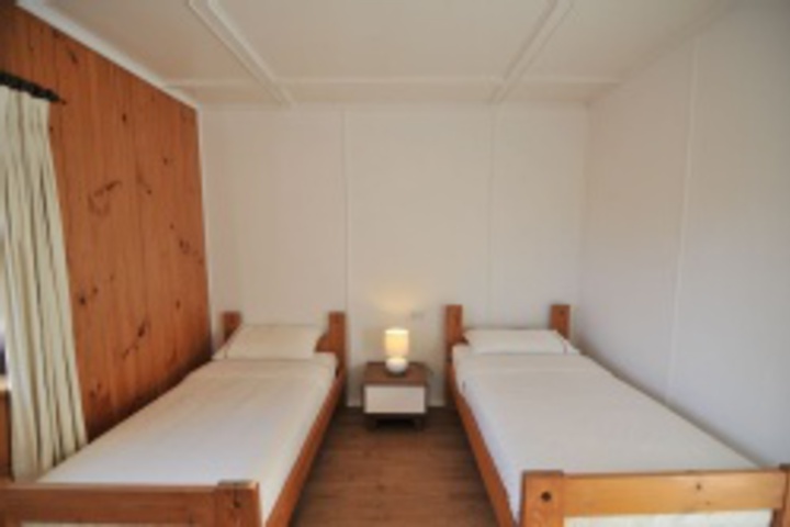 Room 43 of 693