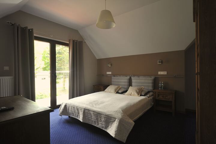Room 5 of 28