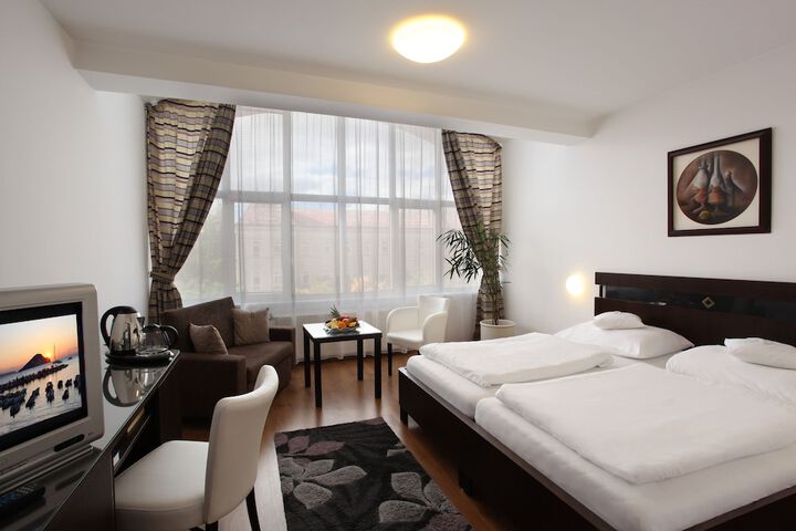 Room 9 of 41