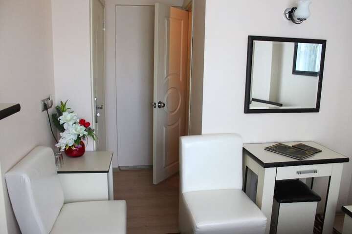Room 9 of 18