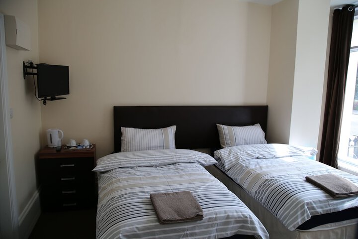 Room 2 of 5