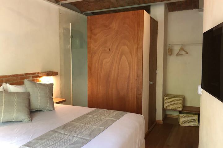 Room 3 of 37
