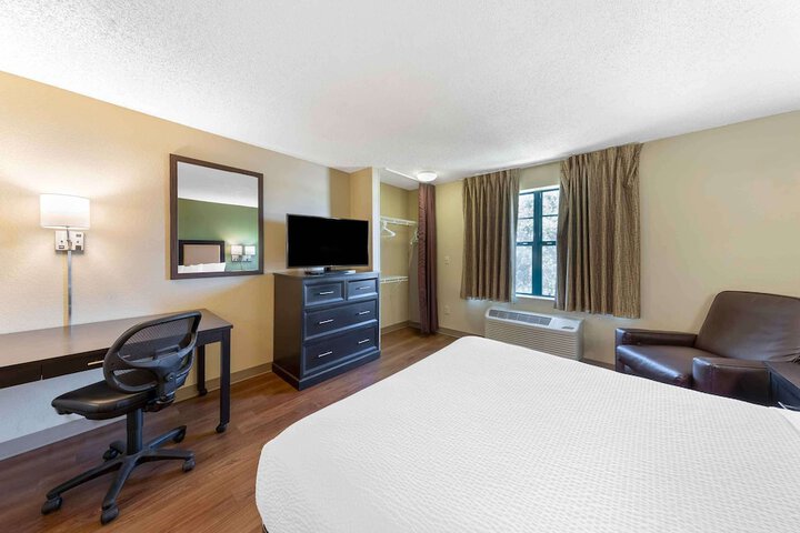 Suite 13 of 30