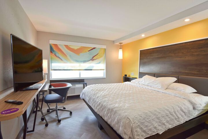 1 King Bed (10 of 16)