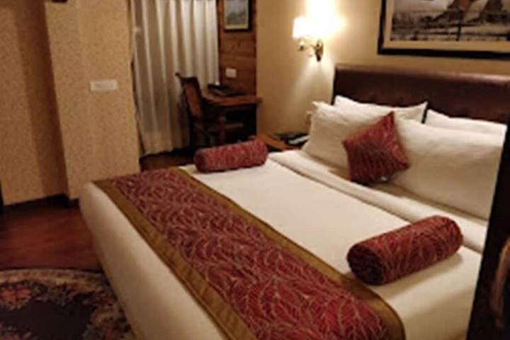 Room 4 of 7