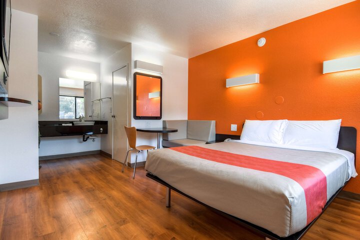 Double Room Disability Accessible (9 of 10)