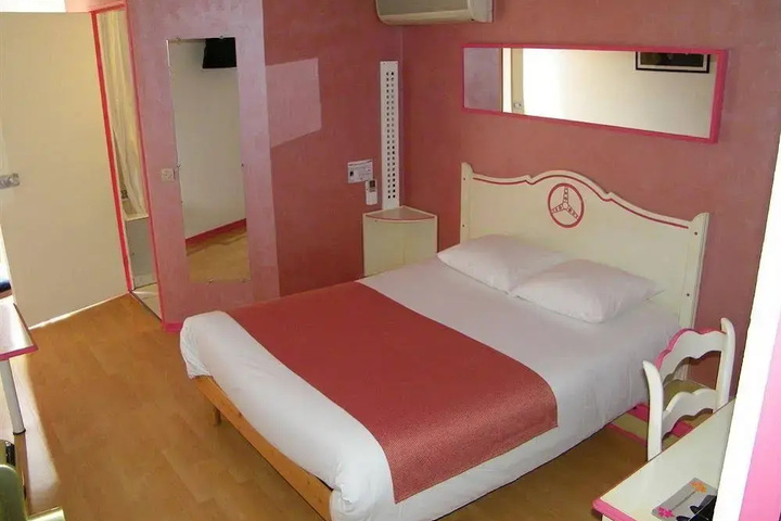 Room 3 of 20