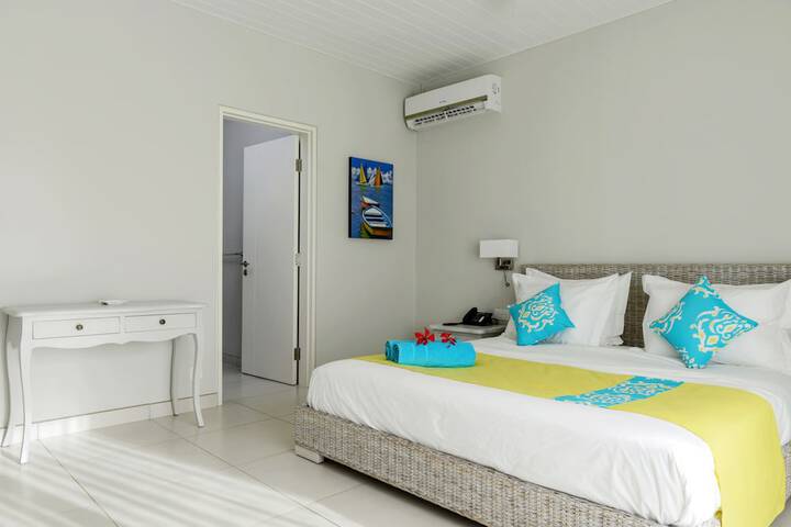 Room 10 of 33
