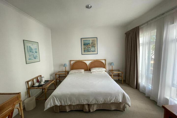 Room 5 of 17