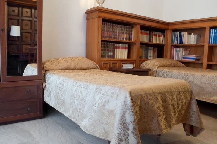 Room 4 of 23