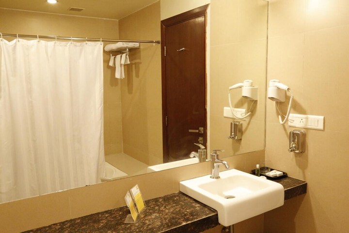 Room 25 of 53