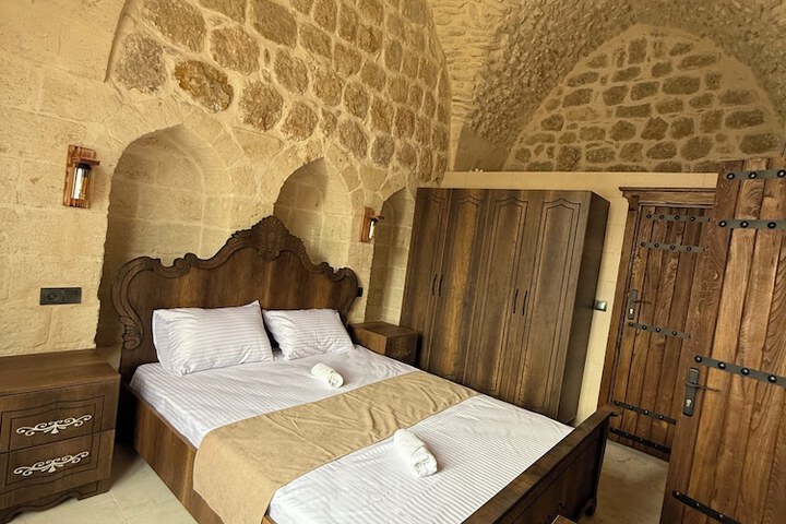 Room 2 of 39