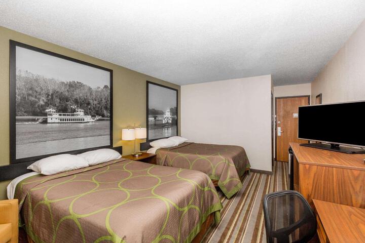 Double Accessible Queen Size Bed (1 of 8)