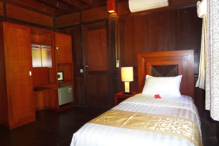 Room 17 of 47