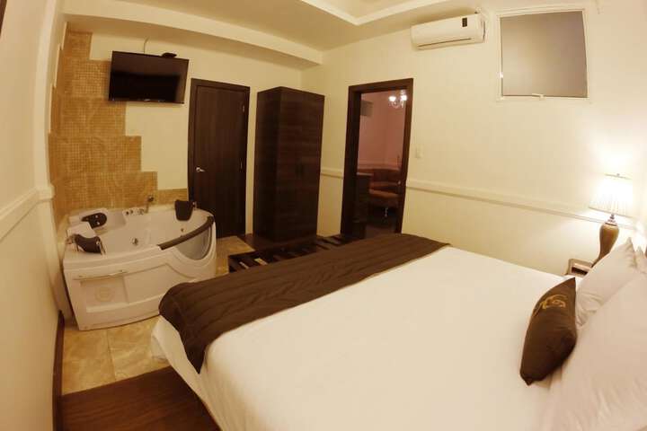 Room 17 of 44
