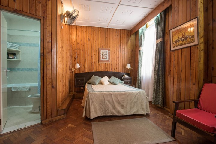 Room 28 of 43