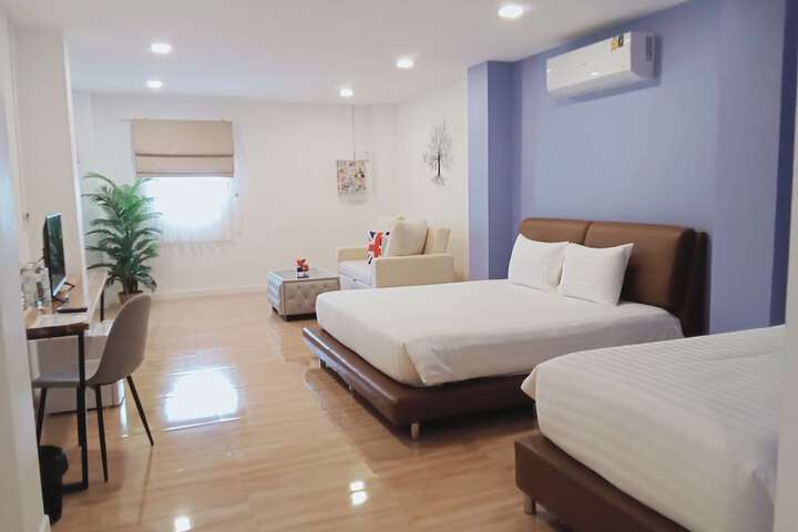 Room 12 of 77