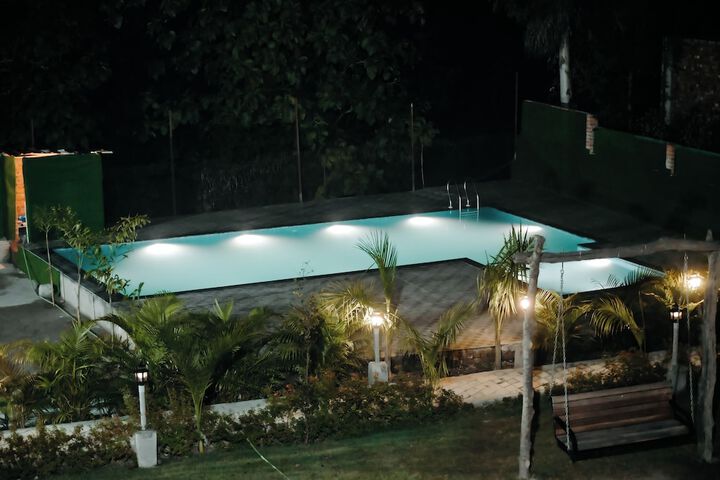 Pool 13 of 32