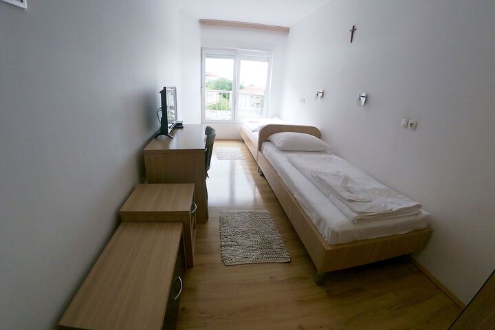 Room 8 of 60