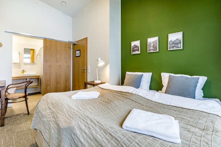 Room 9 of 29
