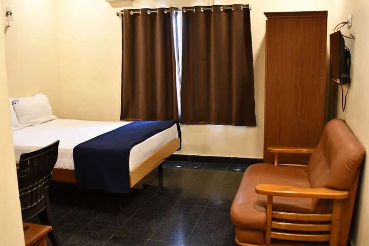 Room 6 of 11