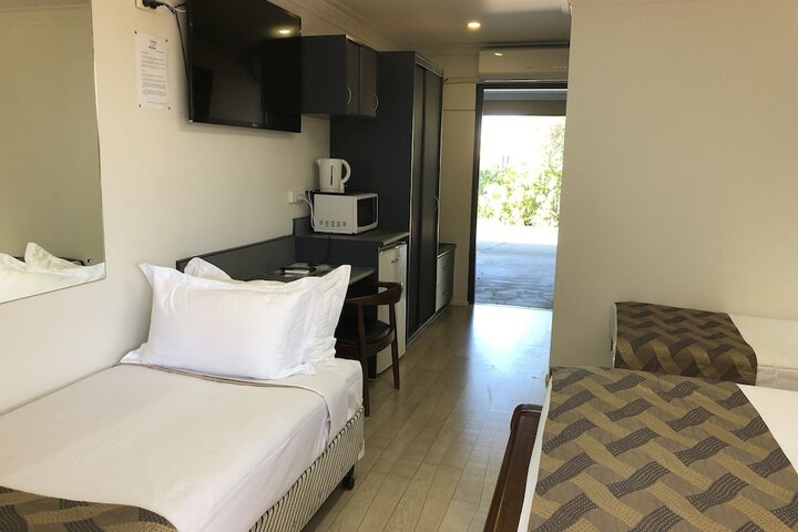 Room 10 of 38