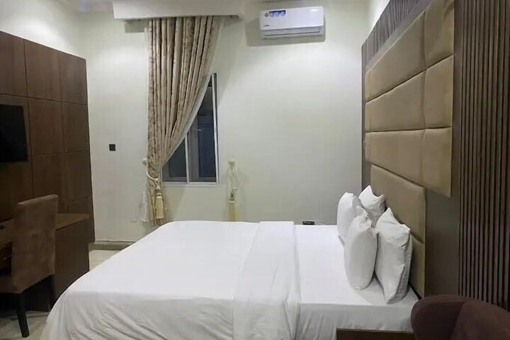 Room 3 of 38