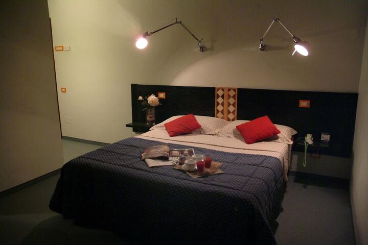 Room 17 of 42