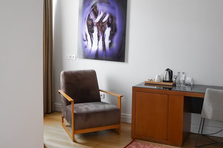 Room 7 of 79