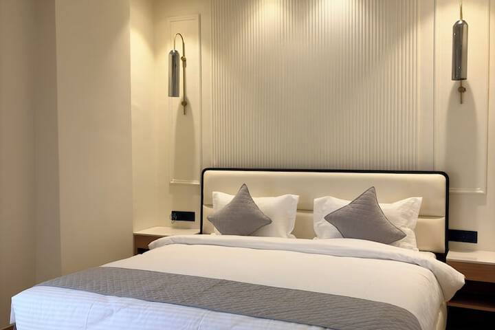Room 9 of 36