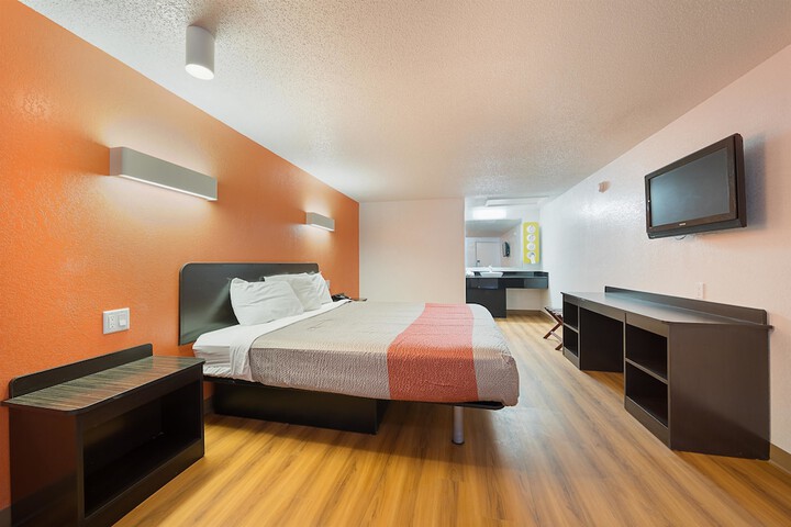 1 King Bed (7 of 12)
