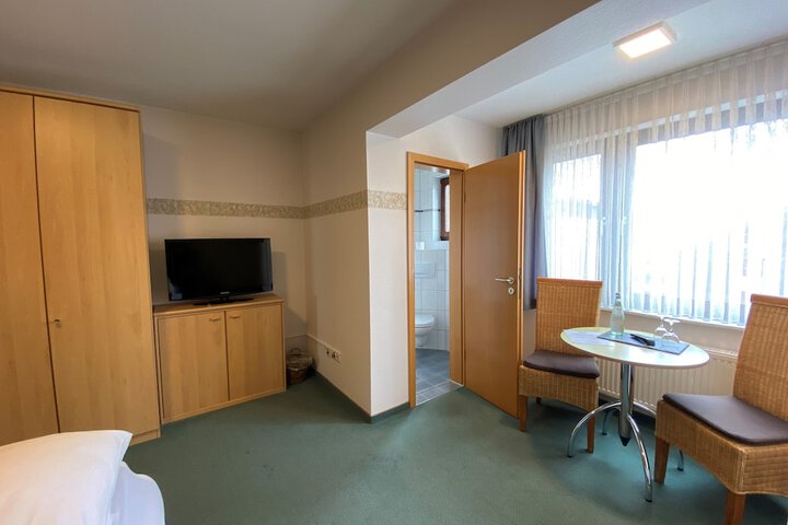 Room 16 of 66