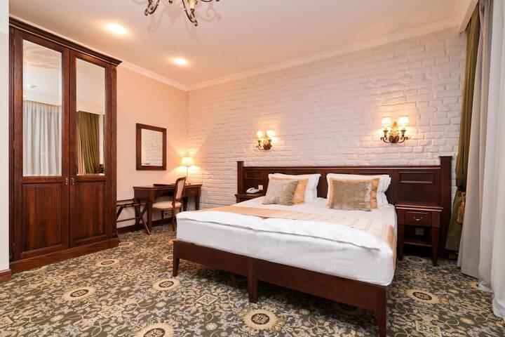 Room 8 of 37