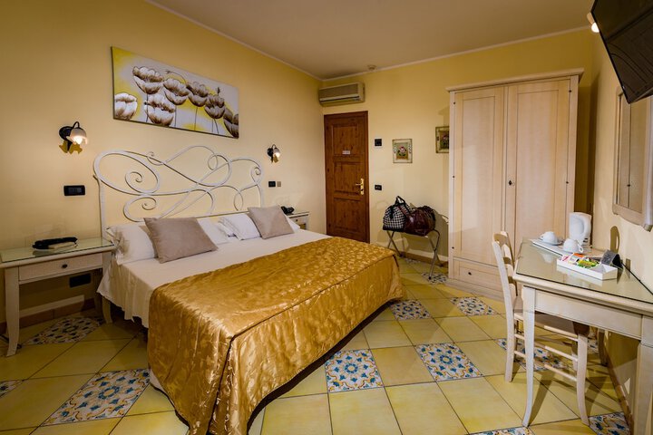 Room 16 of 120